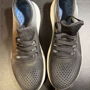 Men’s croc shoes size 10